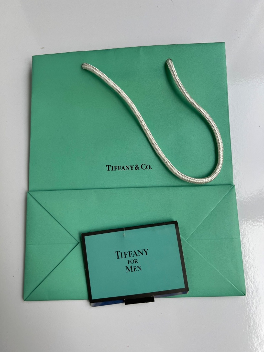 Large lot of Tiffany & Co. Boxes, ribbons, pouches, etc. - Picture 9 of 16
